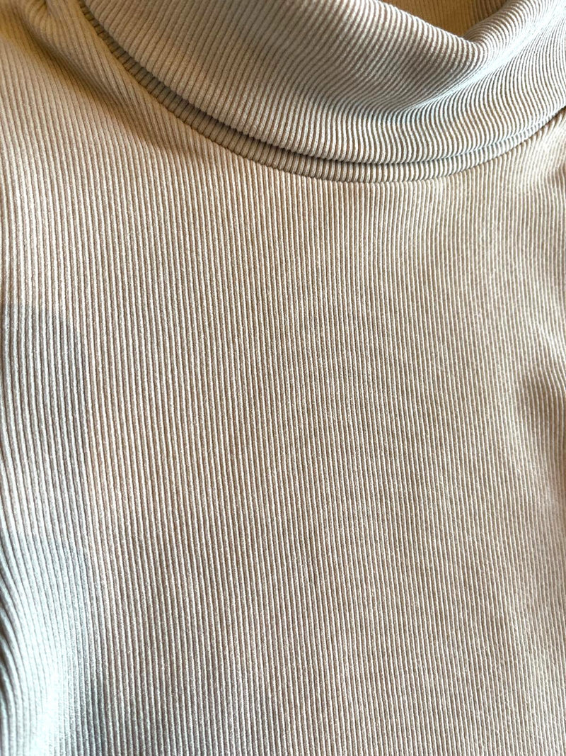 BASIC TURTLENECK TOP
